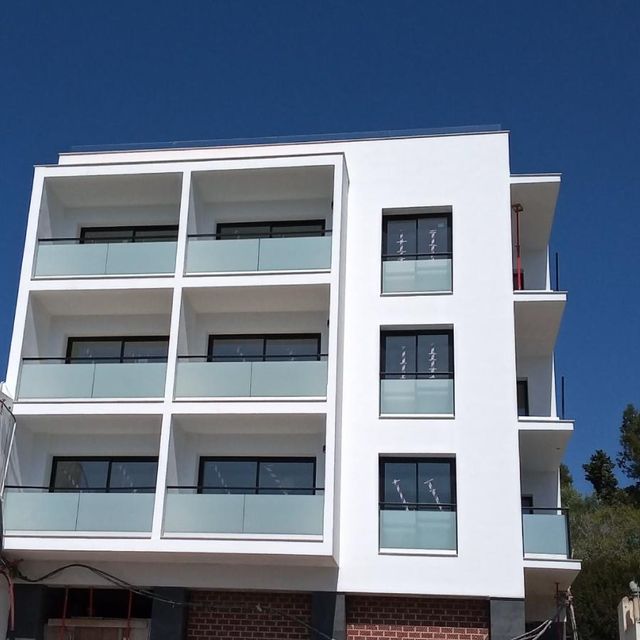 Construcciones Metálicas Fita edificio con balcones