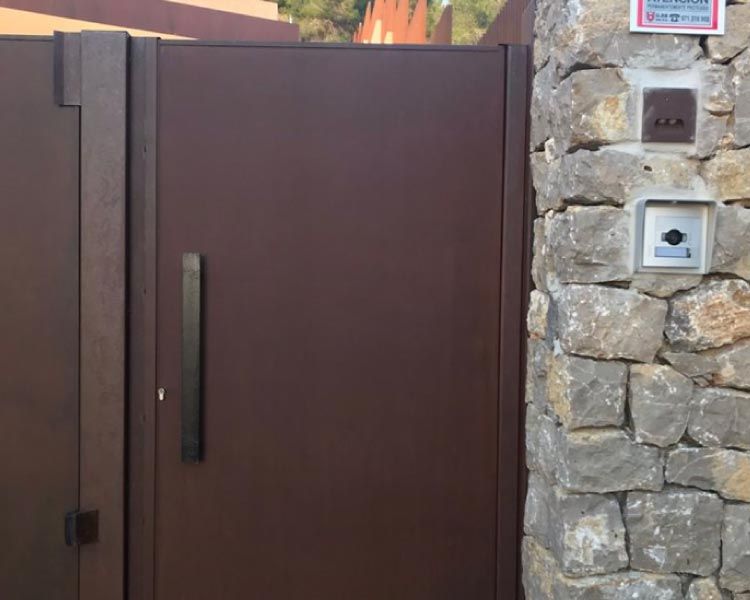 Construcciones Metálicas Fita puerta metálica