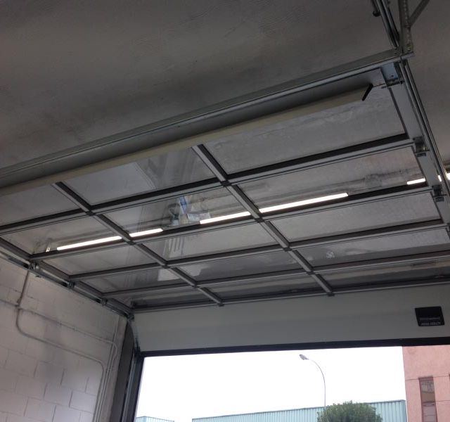 Construcciones Metálicas Fita puerta abatible
